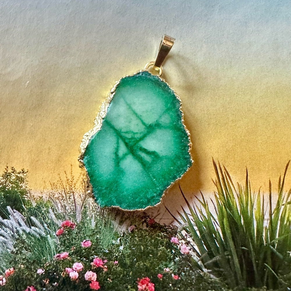 Natural Green Stone Crafted Pendant - Picture 4 of 5